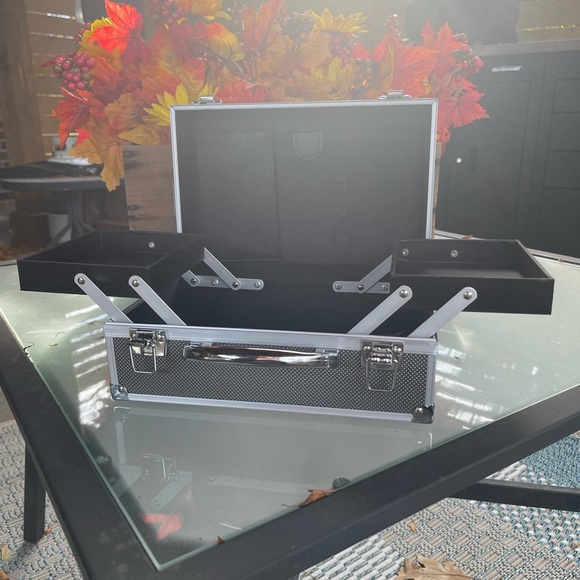 NEW - Small Gunmetal Grey Traincase. - Picture 4 of 9